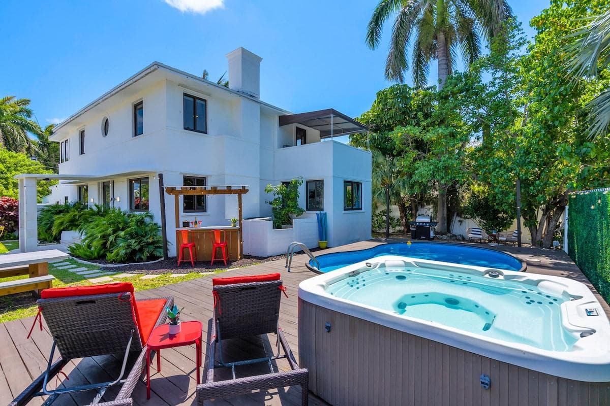 Soak, sip, and relax! The hot tub fits up to 6 guests and features powerful jets for the ultimate unwind. Located next to the outdoor bar and glowing string lights, it’s the perfect spot to kick back and enjoy the night with friends or family